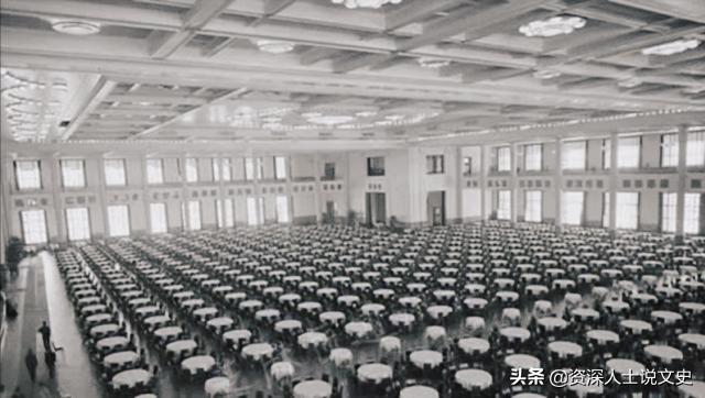 国宴主管郑连福巧施掉包计，宴会上，周总理频频与外宾举杯无醉意