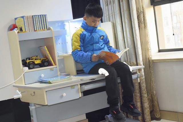 陪伴孩子快乐学习健康成长的好伙伴！科贝森儿童学习桌椅体验