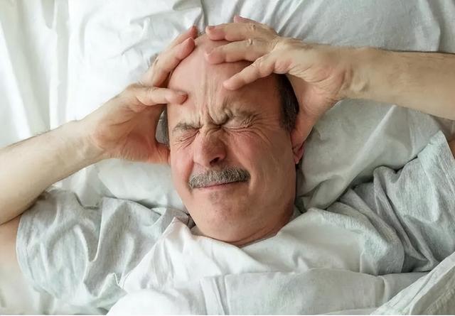 为什么晚上睡觉嘴巴总是发干？别以为是缺水，也可能是这5种原因