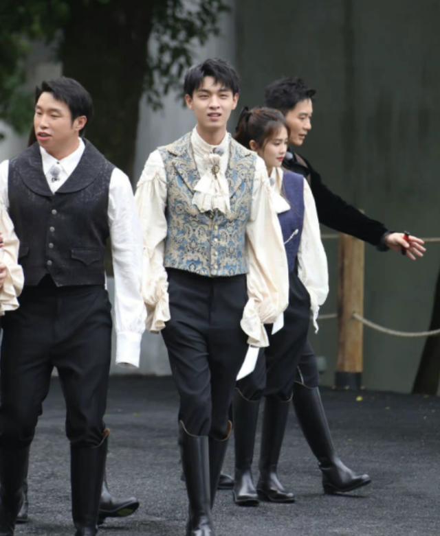 《奔跑吧》第十季路透出炉，信、蔡徐坤、周深被调侃成WiFi信号