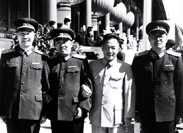 征求总参谋长人选意见时，叶剑英推荐杨成武，林彪：得加个字才行