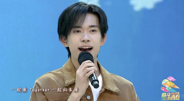 央视五四晚会：易烊千玺惊艳，马凡舒动人，赵丽颖创收视高峰
