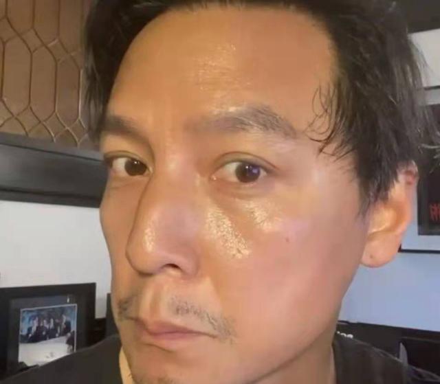 "不老男神"都假的，满脸皱纹、发黄出油，生图揭露"人间真实"