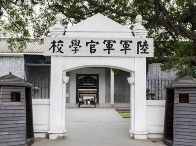 周总理军事地位有多高？连创我军10个第一，军事家排名仅次于一人