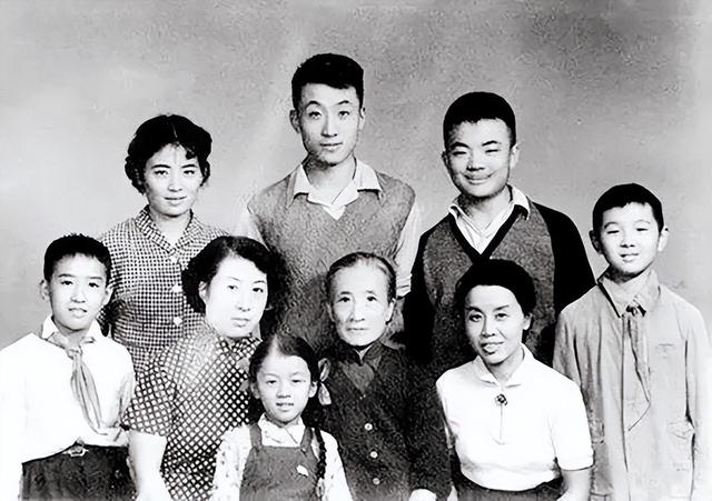 阎锡山客死异乡，30年后儿子回忻州老宅，售票员喊：同志请买票
