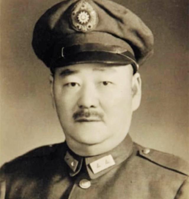 韩复榘被枪毙前，提议换鞋，刚迈出一步，一排子弹射来，身中七枪