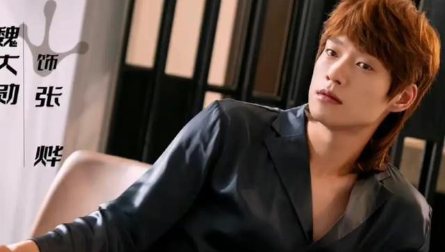 男生长头发帅气图片(男头发前面自然弯曲图片)