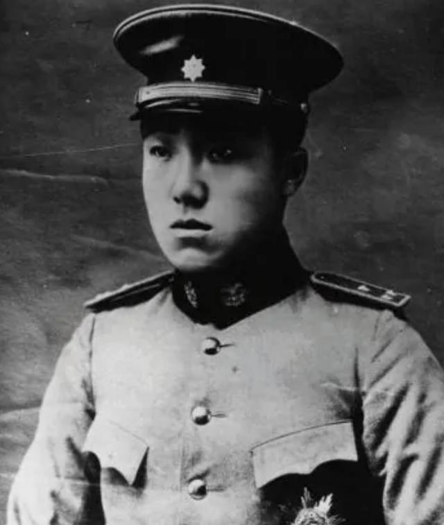 1950年，一摆摊大爷受重用，纳闷：我从没见过毛主席，他怎知道我