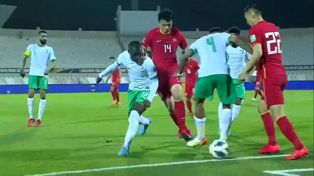 国足1-1沙特背后：逼平不仅靠运气，李霄鹏3次换人喜忧参半