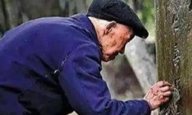 山东老人信守诺言，为抗日无名英雄守墓长达74年，92岁时奇迹出现