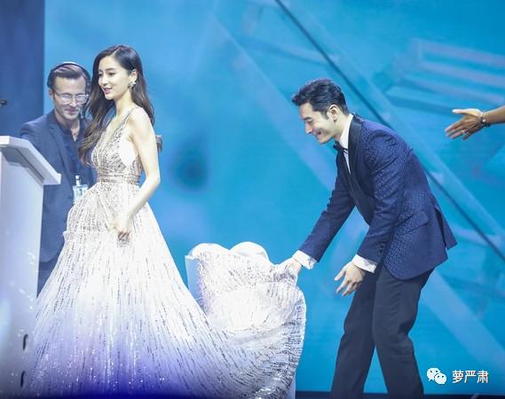 angelababy的婚变和好姐妹杨幂几乎是按照同一套模板来的,就是"软着陆