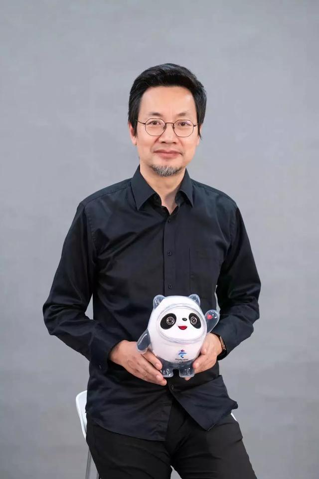 冰墩墩幕后设计师火了，出道36年做到：一出手，就是中国的设计