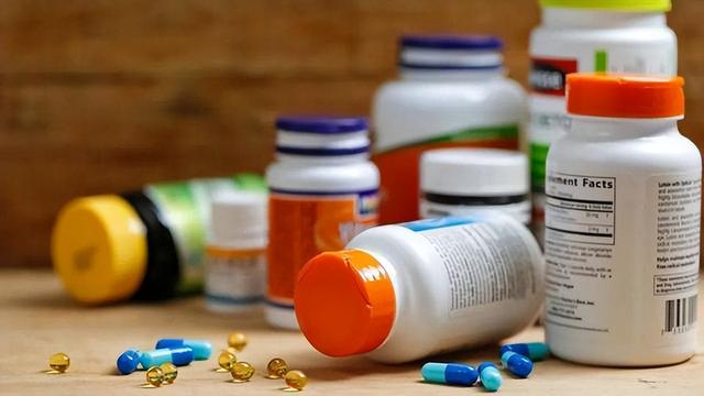 被吹上天的5种保健食品，实则坑钱又伤身，劝告父母：谨慎购买