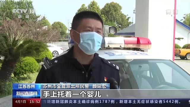 轿车坠湖两工人用挖掘机接力救人