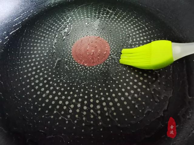 最简单的披萨教程不用烤箱（在家里制作披萨不用烤箱）(7)