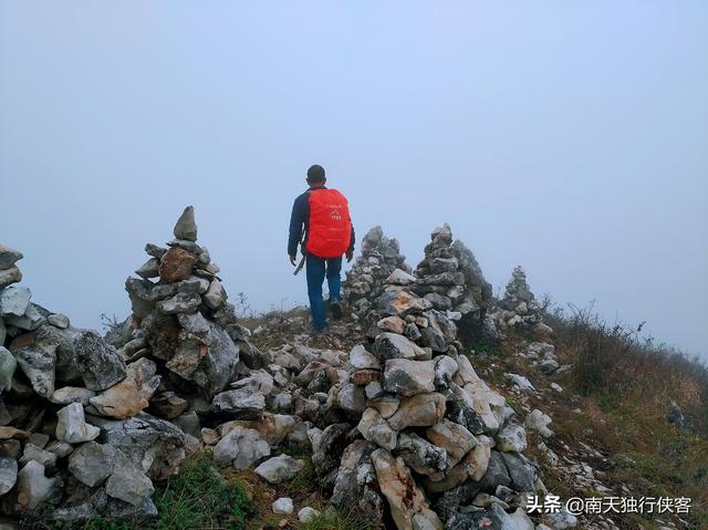 攀登昆明的昆侖山-梁王山，可遠觀滇池、撫仙湖、陽宗海、星雲湖