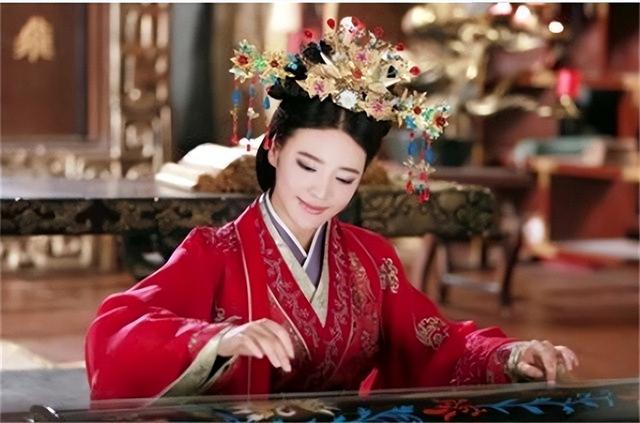 汉武帝临终前，看了一眼爱妃，叹息道：太美了，赐死吧