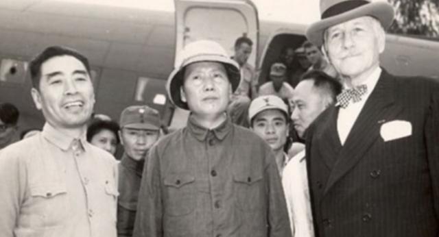 49年张治中生活困难，向傅作义借钱，周总理得知：拨出六千元给他