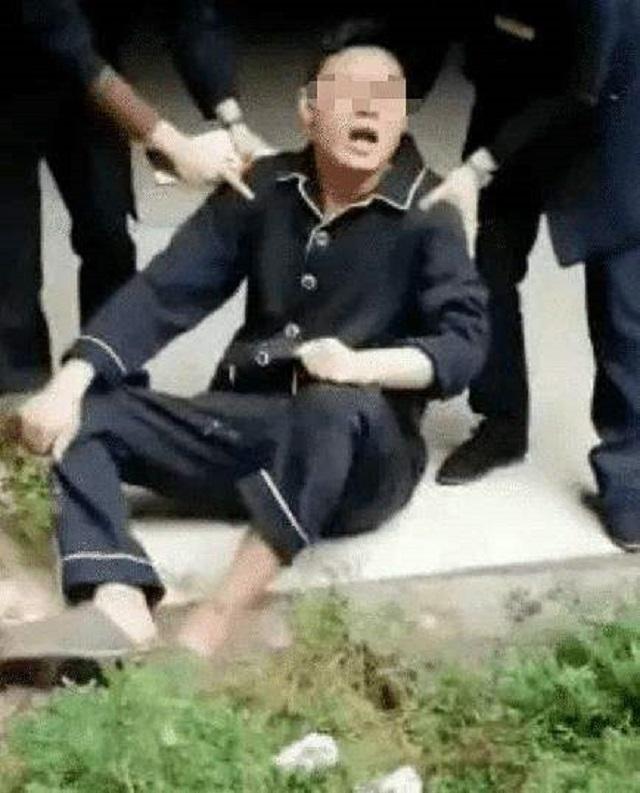 为讨女友欢心，重庆男子将亲生儿女从15楼扔下，最终两人被判死刑