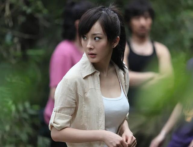 比如,2011年杨幂,陈小春主演的恐怖片《孤岛惊魂》