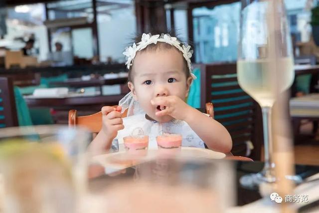 結婚四周年，我們帶女兒穿越回婚禮那一天…