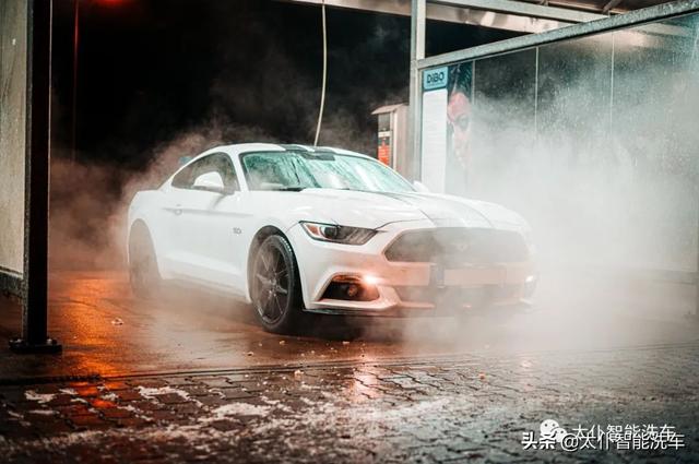 当“没时间”成为常态，智能洗车机率先打响“时间”抢夺战