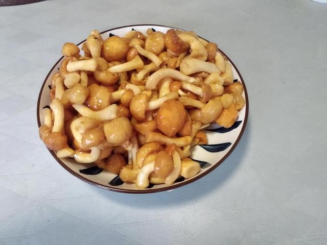 人过中年以后，建议常吃这4种食物，腿脚有劲易消化，别不懂吃