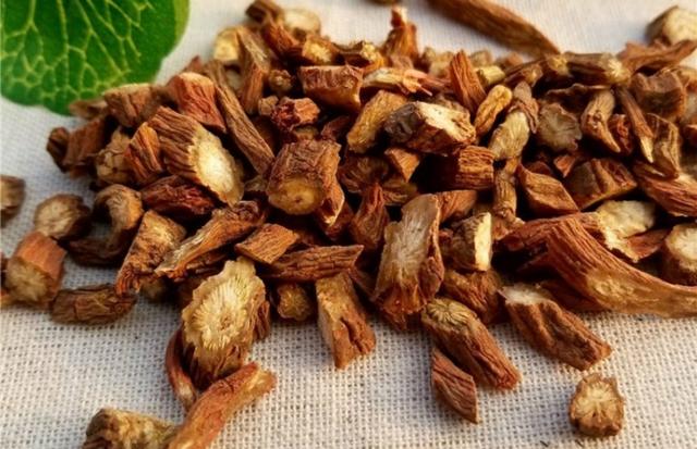 8旬老太冠心病吃着4种中成药，医生：老人用药要学会减法