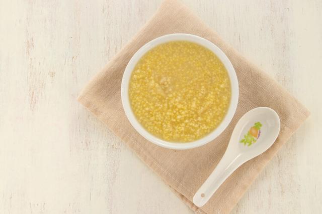 小米粥是升血糖还是降血糖？提醒：这5种食物才是“升糖大户”