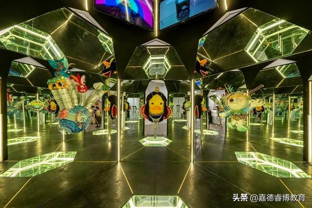 观察上千位小朋友的作品后，他发现，美育能带来堪比迪士尼的快乐