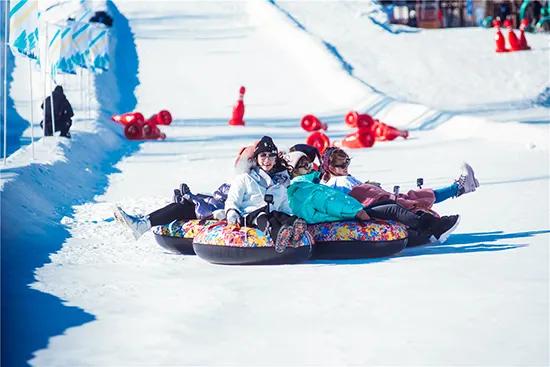 滑雪团建方案