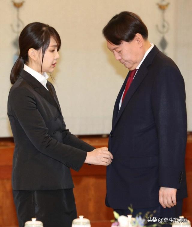 联手把朴槿惠李明博送入监狱的韩国新总统为何与文在寅反目成仇？