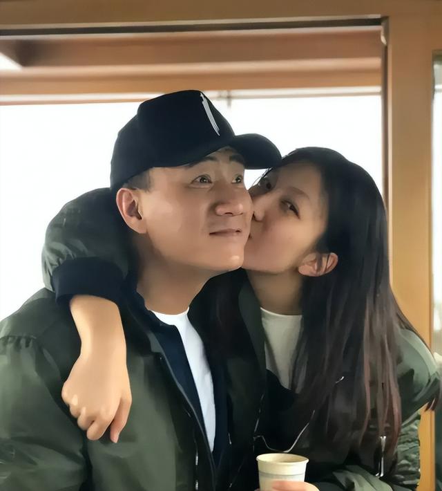 胡军儿子康康近照曝光！14岁身高一米八气场好A，颜值撞脸钟汉良