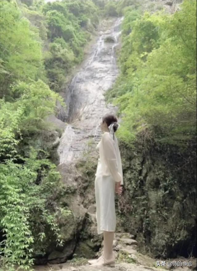 风轻轻呼唤，云悄悄告别