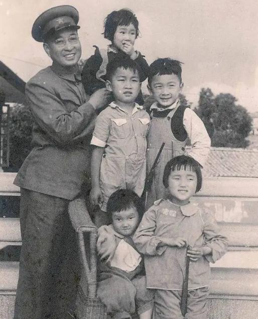 陈赓去世31年后，妻子傅涯前往台湾，下飞机后：不知道该上哪辆车