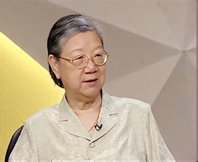 2020年，刘思齐儿子，女儿纪念主席诞辰127周年，表情严肃凝重