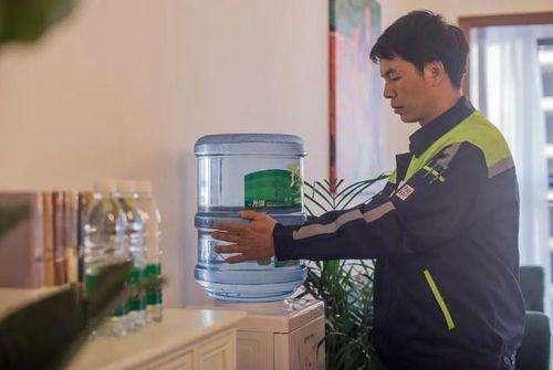 医生：请停止饮用“1桶装水”，或加快肝癌到来，建议早了解