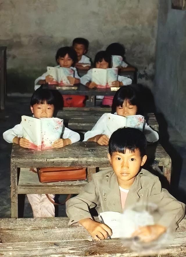 一组80年代儿童生活照，一晃就老了