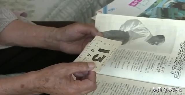 毛主席视察工厂，全厂工人都不开口，只有一人大喊：毛主席好