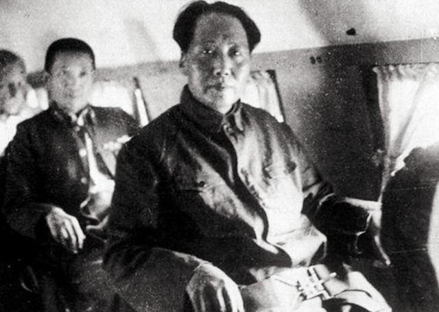 1945年重庆谈判，监视毛主席的宪兵落泪，营长由衷感慨：天下少有
