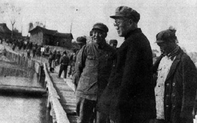 她19岁嫁刘伯承，为其生育了7个孩子，照看病重的丈夫长达13年