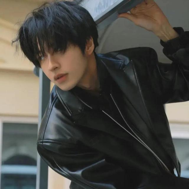 [微信智多星多少钱]，微信男生名字帅气冷酷