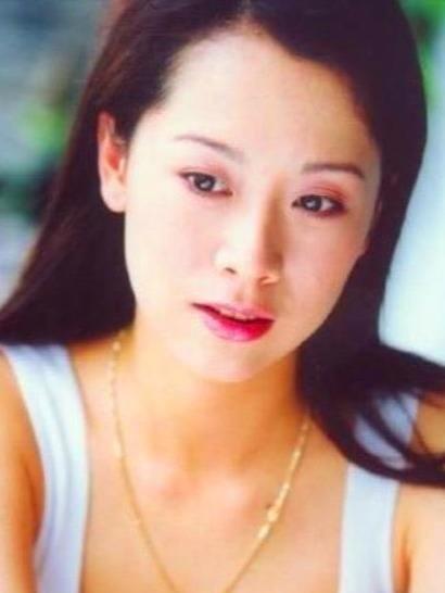 “野蔷薇”海清，25岁隐婚生子，嫁初恋20年，被宠成幸福阔太太
