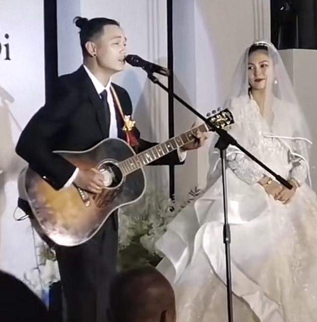 《好声音》毕夏张恒远低调结婚，两人都是汪峰的学员，婚礼照曝光