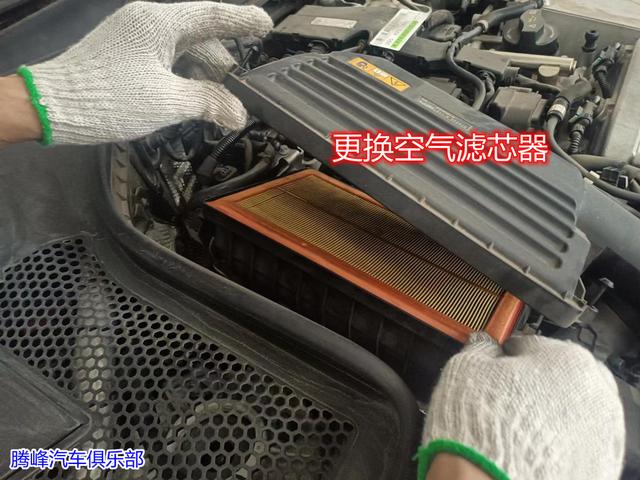 奔驰c200新车多少公里保养一次（奔驰c级保养奔驰C200保养更换机油三滤）(5)
