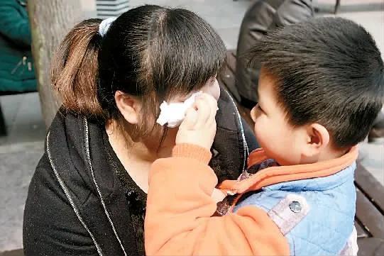 “为什么不私下解决，要对三个孩子的爸爸那么狠”？别道德绑架了