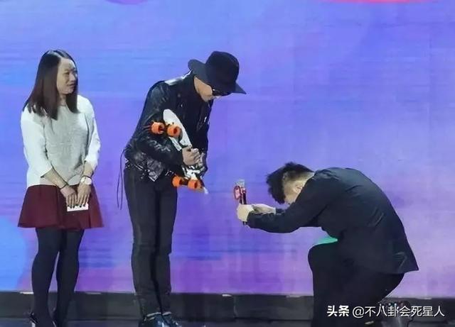 这才是中国人的骨气！8位明星“打脸”自信韩国人，太解气了