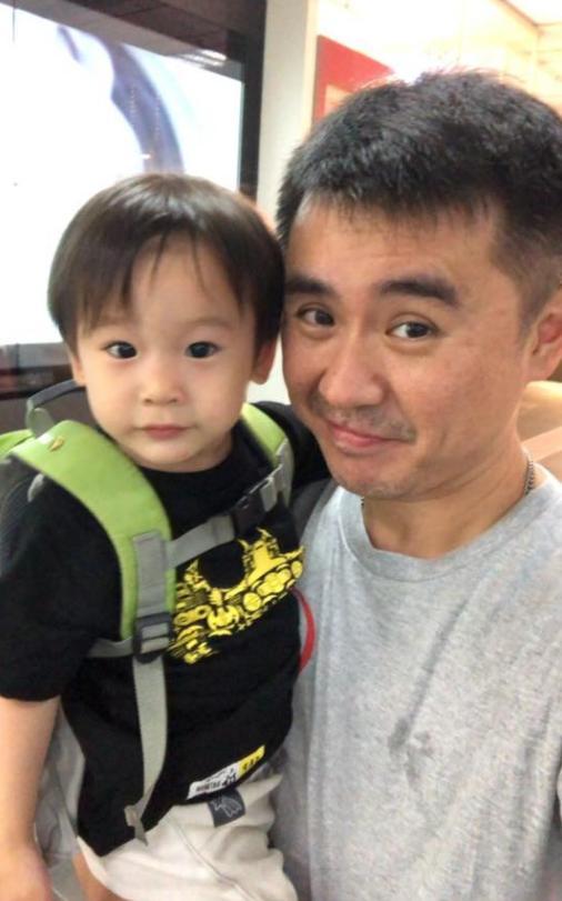 摄影师黄柏雄救助理双双坠亡，剧组全面停工，死亡细节曝光引众怒