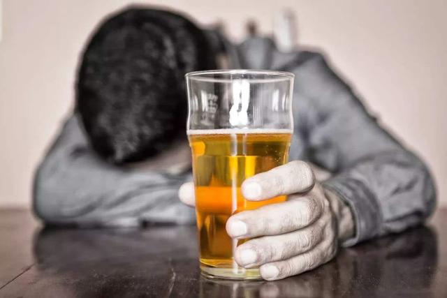 乙肝患者除了不能喝酒，这4种食物也要少碰，早知道早受益
