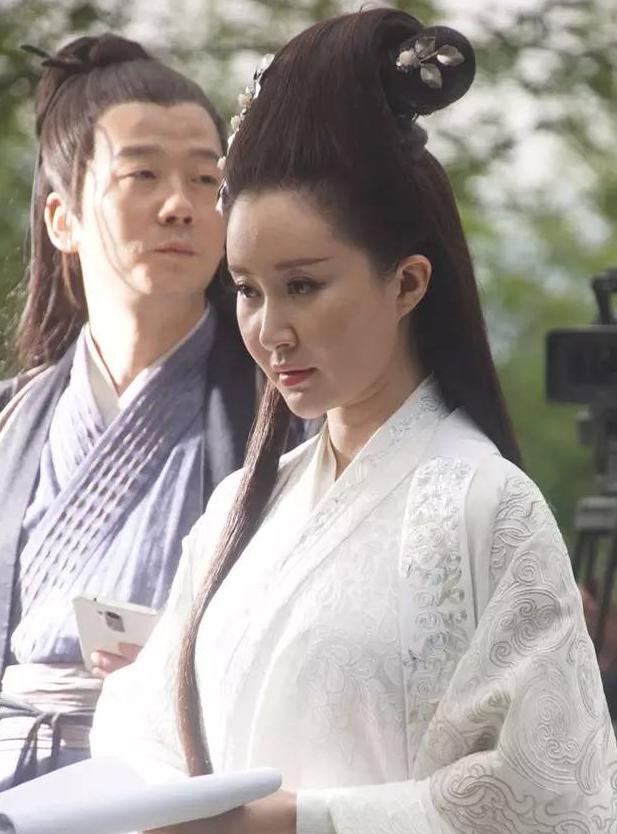 3月才开始，10位明星接连被曝“脸崩”，让61岁的蔡明情何以堪？